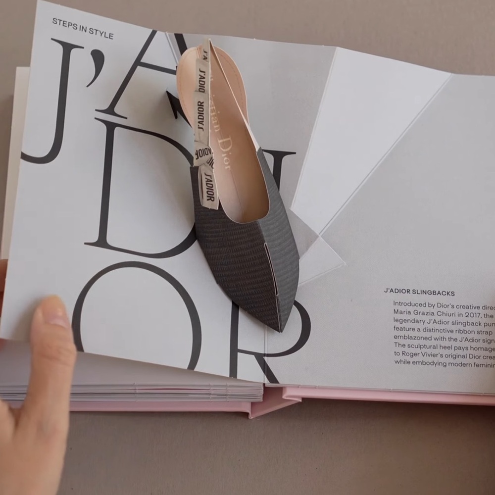 Pop up Dior Book in Pink - Picture 15 of 16